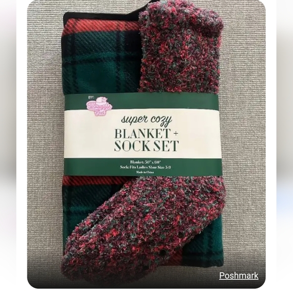 NWT Blanket/Sock set/gift - Picture 1 of 1